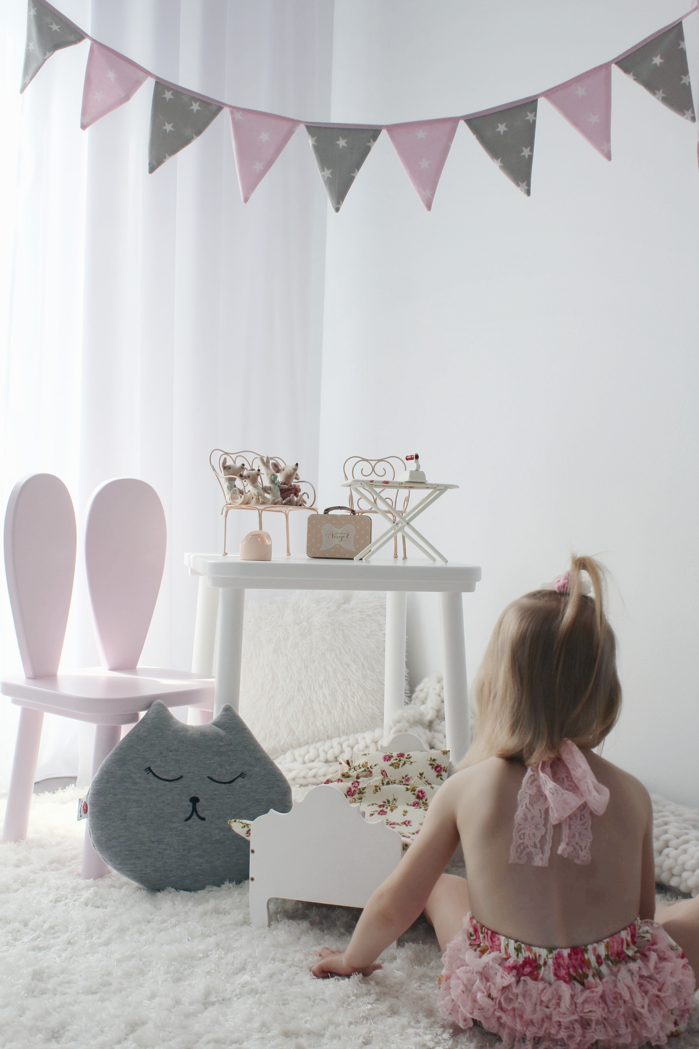 Chaise rose avec oreilles de lapin ✔️ Petite Amélie